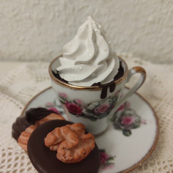 Kleine  Mini Mokkatasse Fake mit Sahnehaube und Keksen heiße Schokolade  Tischdeko shabby chic romantisch Geschenk