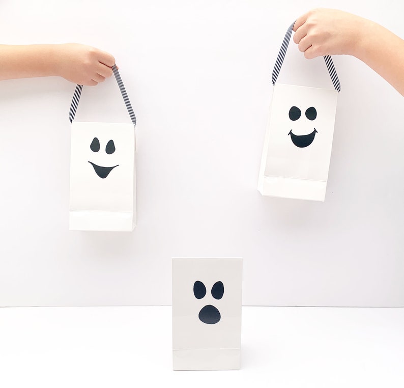 6 Sweet Ghosts and Ghosts Guest Gift Bags with Funny Faces White Halloween Bags with Funny Black Faces