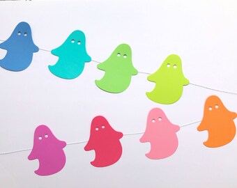 Regenbogen-Bunte Gracy Ghost Gespenster-Girlande zum Basteln im DIY-Set mit 8 Gespenstern und Kordel | Fröhlich Bunte Halloween-Dekoration