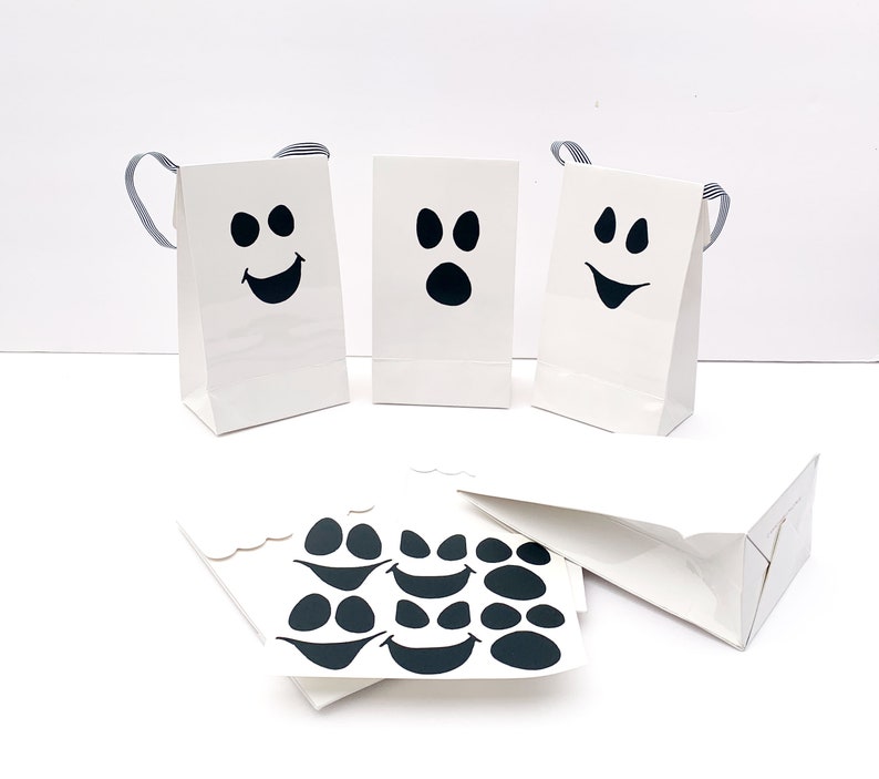 6 Sweet Ghosts and Ghosts Guest Gift Bags with Funny Faces White Halloween Bags with Funny Black Faces
