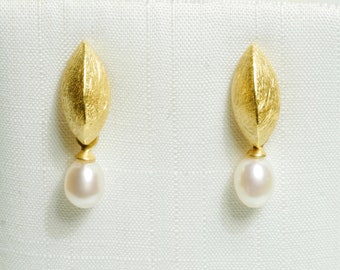 Orecchini di perle dorate