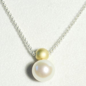 Pearl necklace silver gold