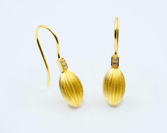 Gold earrings sparkling treasure