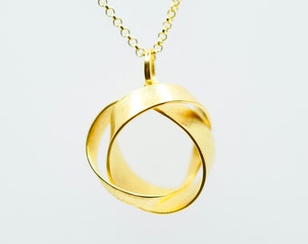 Chain pendant golden knot