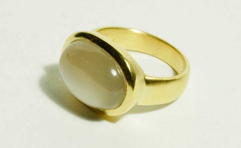 Moonstone ring gold oval