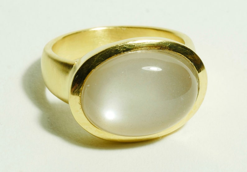 Moonstone ring gold oval