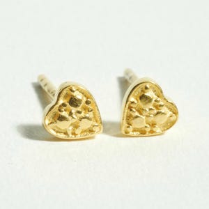 Kleine hartvormige oorbellen