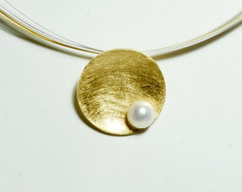 Pearl chain chokers with gold pendant