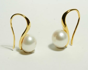 Pearl earrings gold