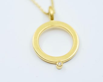 Diamond Pendant Gold Round with Chain