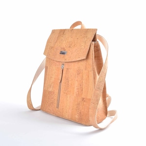 stylischer Korkrucksack im Einklang mit der Natur, nachhaltige Frauentasche, wasserabweisend, vegane KORK-Ledertasche, langsame Mode, Leichtgewicht
