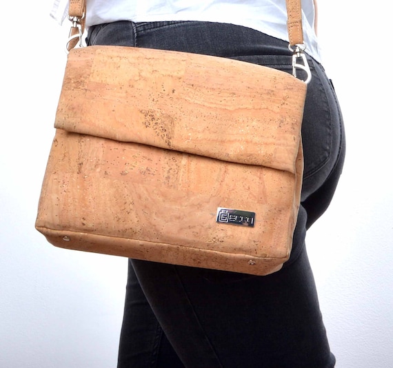 Cuero Corcho Vegano Bolso bandolera ligero bolso mujer sostenible bolso corcho vegano resistente al agua bolso solapa color natural Etsy Espana