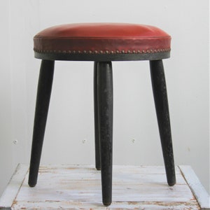 runder Vintage Polsterhocker rotes Leder