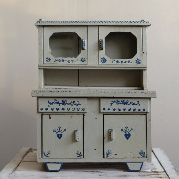 Miniatur Buffetschrank 8x10,1 Cm Aus Holz – Deko Für Puppenhäuser, Wichtelszenen & Miniaturwelten