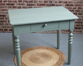 niedriger Vintage Tisch mit Schublade salbeigrün