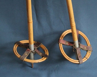 Paar Vintage Skistöcke Bambus mit Lederschlaufen