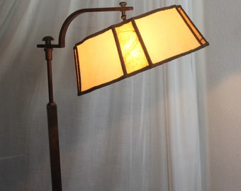 Vintage Beistelltisch mit Stehlampe