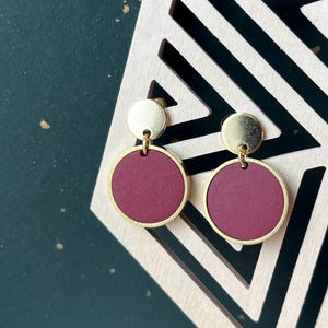 Pendientes // Pendientes colgantes redondos negros, acabado mate sencillo // Pendientes de disco // Hipoalergénicos // Acero inoxidable, oro de 24k imagen 3