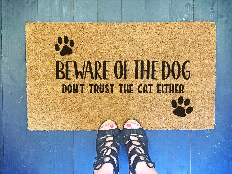2 Sizes Beware Of The Dog Don T Trust The Cats Doormat Welcome Mat Funny Door Mat For Cat And Dog Lovers Gift For Pet Lovers