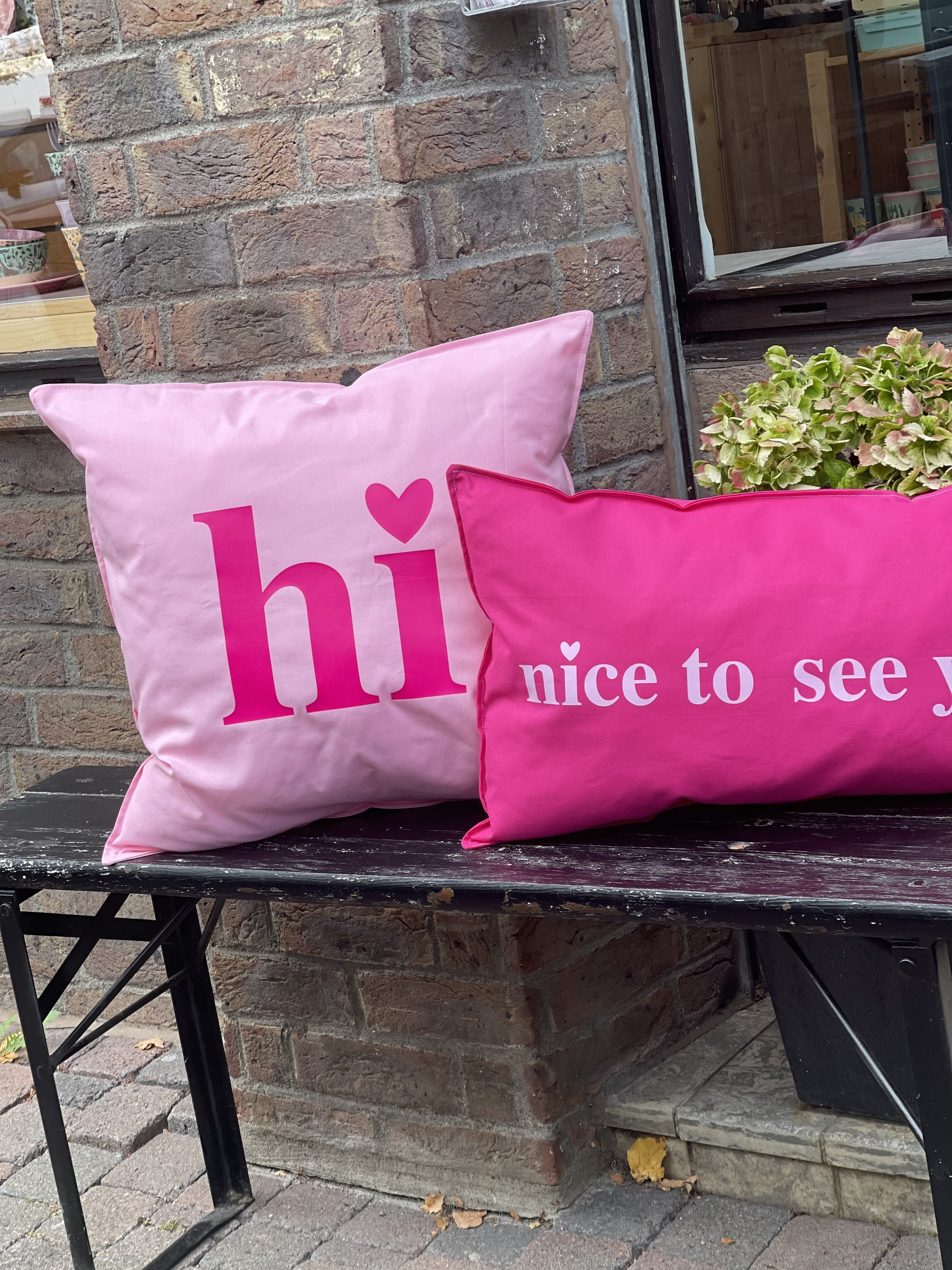 Pillow customizable &quot;Hi&quot;
