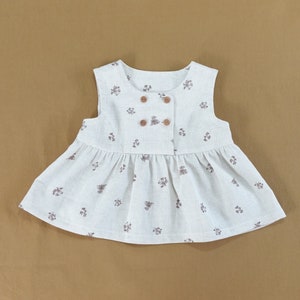 赤ちゃんと幼児用の簡単なノースリーブダブルボタンドレストップブラウスPDF縫製パターンデジタルダウンロード | 女の子 | 3ヶ月 - 6歳 | オーバーオール