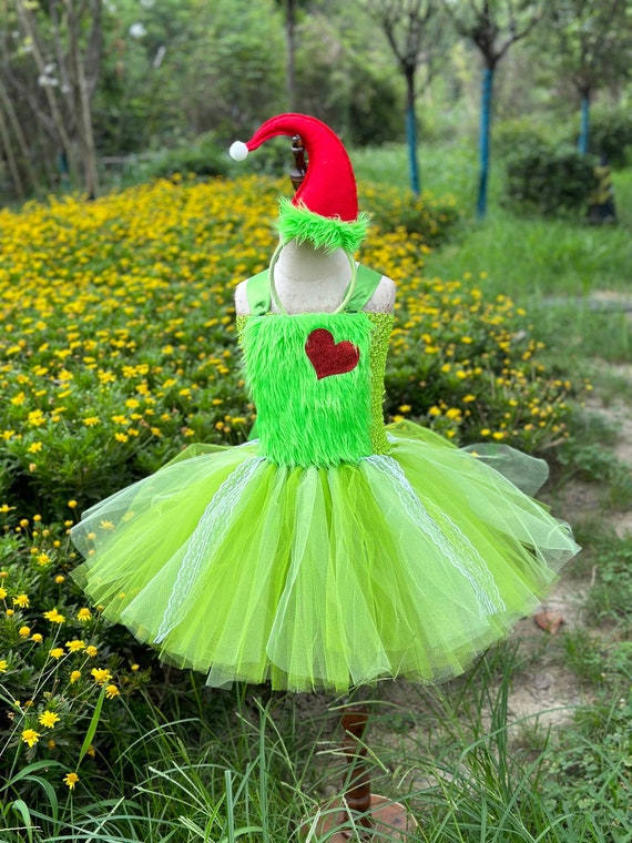 Baby girl deals grinch outfit