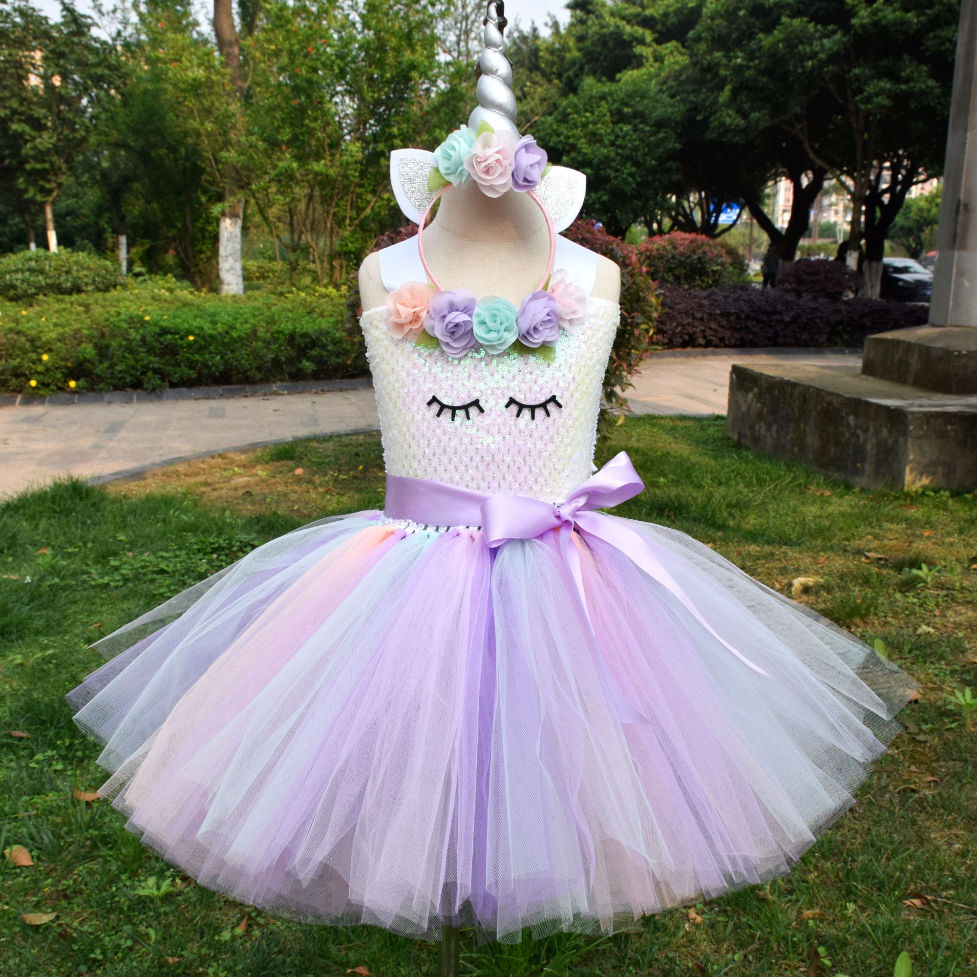 Robe Licorne  Unicorn dress girls, Girl unicorn costume, Wedding dresses  for kids