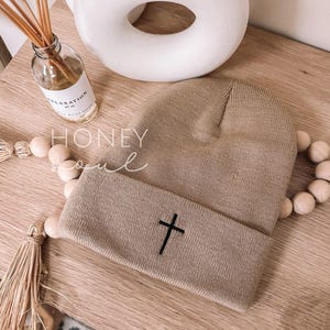 Bestickte Kreuz Strickmütze || Kreuz gestickte Mütze || bestickt Herbst Mütze || Christliche Strickmütze || Christliche Mütze