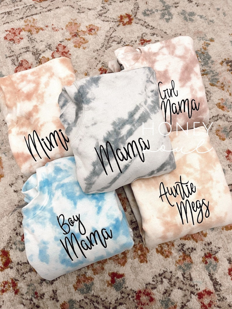 Custom Mama Embroidered Tie Dye Sweatshirt Custom Mama Sweatshirt Tie Dye Custom Mama Sweatshirt afbeelding 2