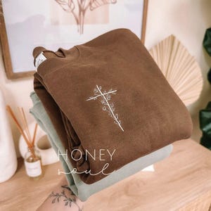 Embroidered Floral Cross Sweatshirt | Floral Cross Crewneck | Christian Sweatshirt | Faith Apparel | Embroidered Sweatshirt | Gift idea
