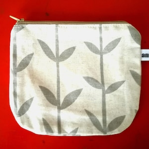 Gris pálido - Tallo de hoja - Diseño - Bolsa pequeña - Tela flaca la Minx - Orla - Forro impreso en bloque - Sudáfrica - Annapatat