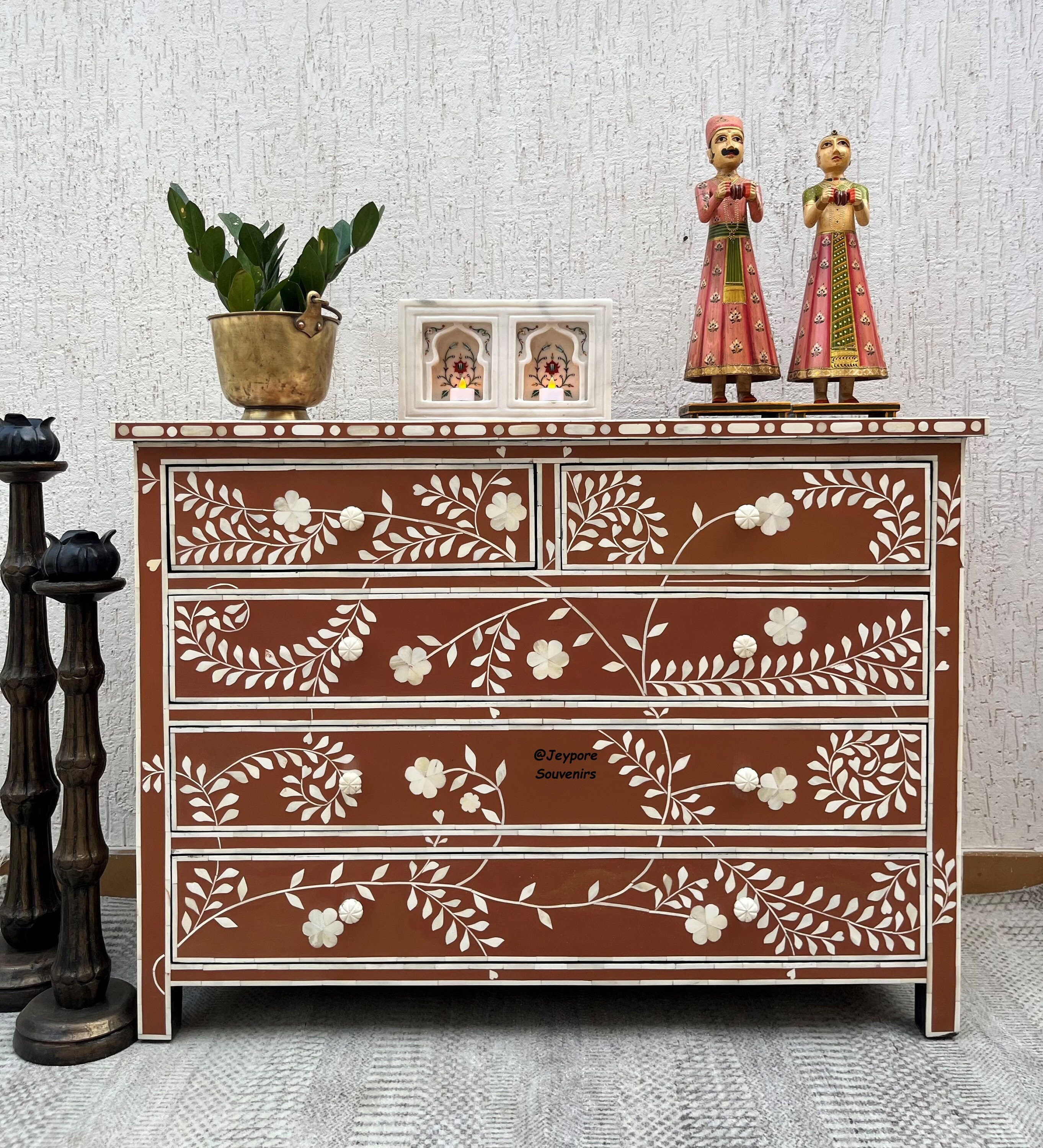 アンティークキャビネットインド装飾的な彫刻付き