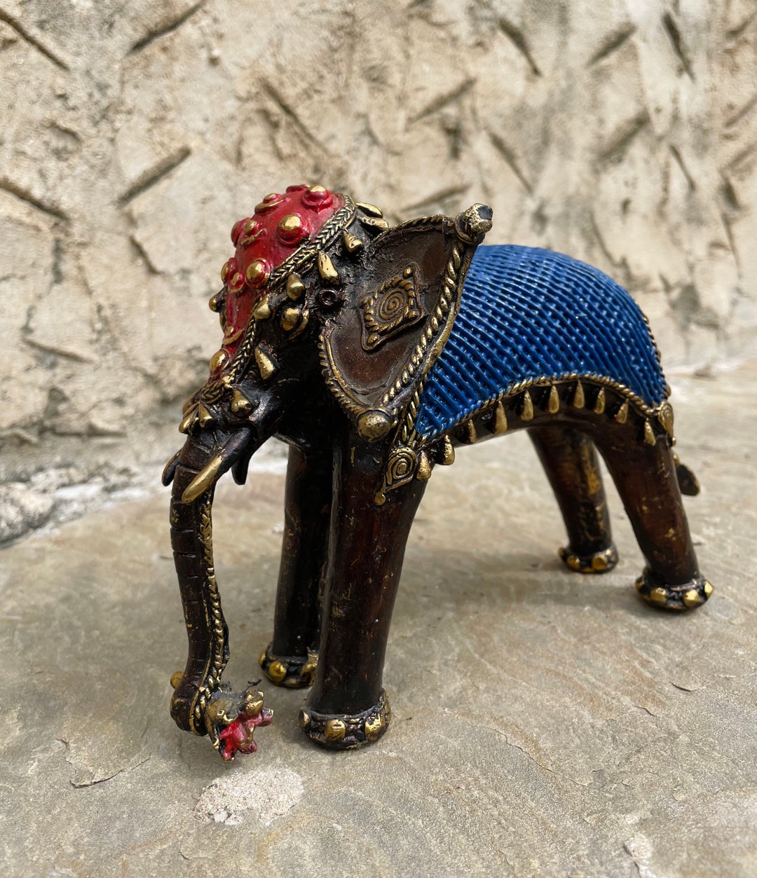 Sculpture d'éléphant vintage en laiton massif – Dhokra tribal