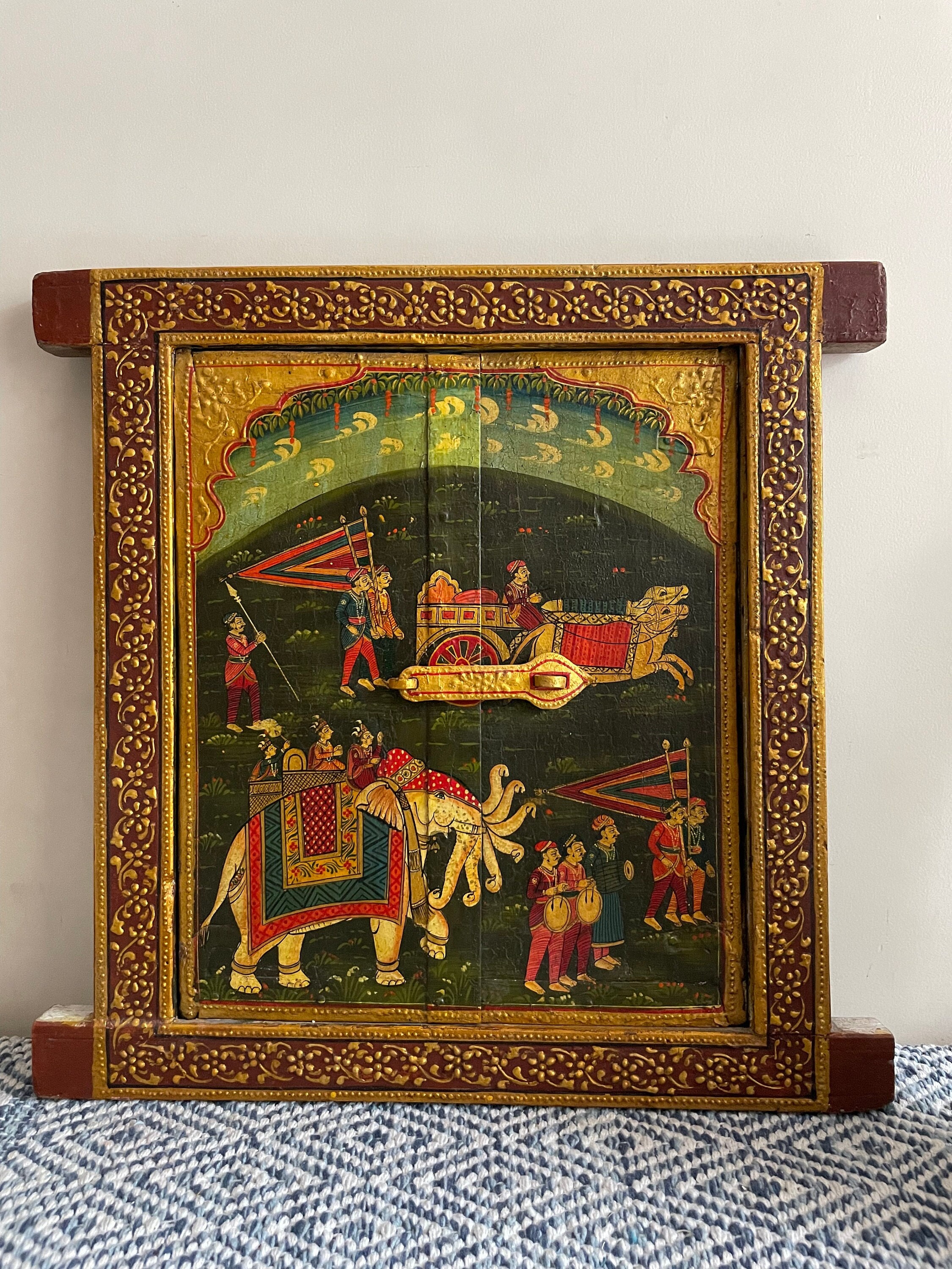 インドの細密画が描かれた木製の窓、手描きのジャロカ窓、インドの