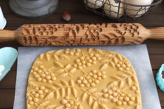 Engraved Rolling Pin Wedding DAISY regular ornament Rolling pin Wooden Rolling Pin Decorative Roller for Cookies Birthday Baptism