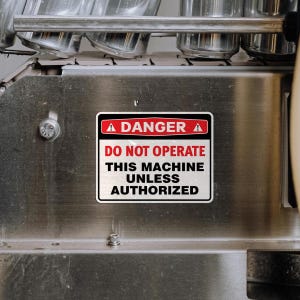 Gevaar: deze machine niet bedienen Vinylsticker | Gedurfd veiligheidsbord voor werkplekken | Duurzame, weerbestendige sticker X8598