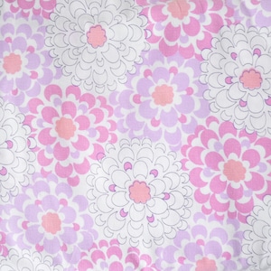 Vintage 70s dahlia fabric, hippie flowers pastel colors, flower power, boho floral fabric playful pink purple white, mid-century DIY quilt