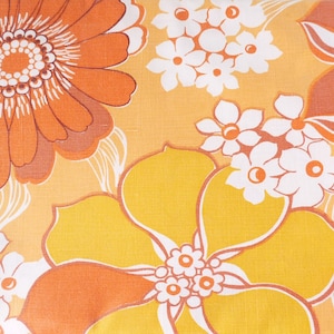 Tessuto vintage anni '70, fiori hippie, tessuto floreale boho, fiori grandi, arancioni, marroni e bianchi, materiale per confezione di charm per trapunte fai da te di metà secolo