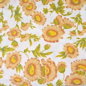 Romantic 50s Daisy Fabric, Earthy Brown Orange Blossoms, Vintage Flower Pattern, German Fabric Patchwork DIY Scraps, By the Yard, Yardage