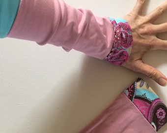 Wrist warmers, reversible arm warmers turquoise paisley/rose * Wrist warmers, fingerless gloves, reversible wrist warmers