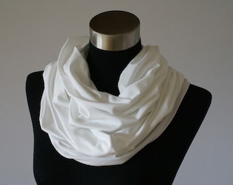 Round scarf loop scarf white Honey D Loop *