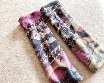 Leg warmers, reversible leg warmers, arm warmers, wrist warmers with Havana print and solid lilac.