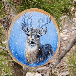 Winter Deer in Snow painted wood slice, Woodland deer, wood Art Wildlife, Painting Deer, rustic decor, Desktop or Bookshelf decoration gift