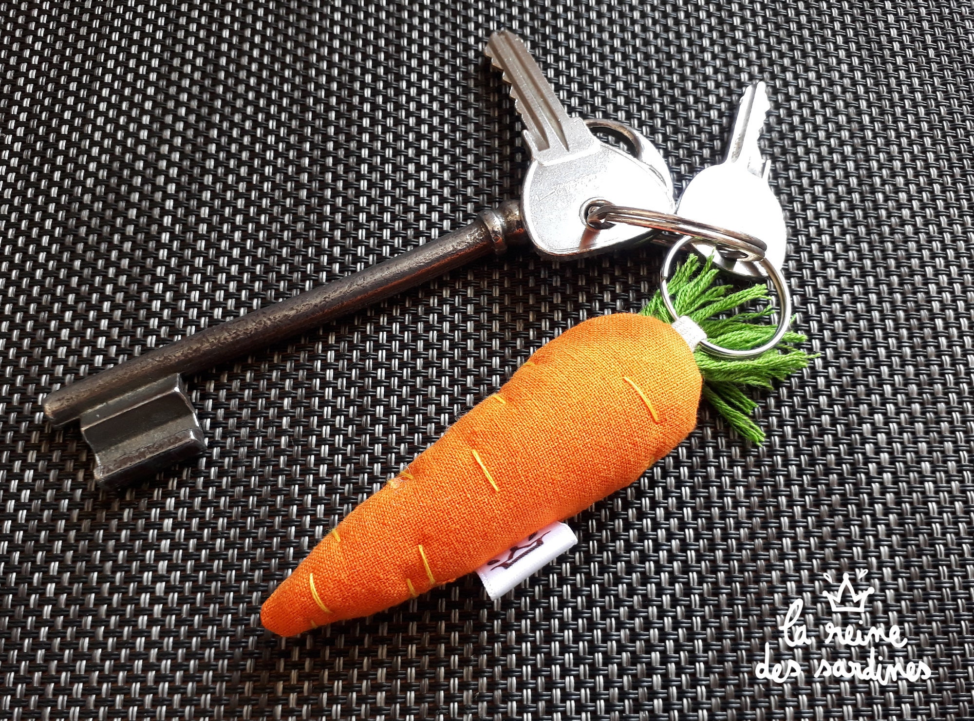 Carrot keyring best sale