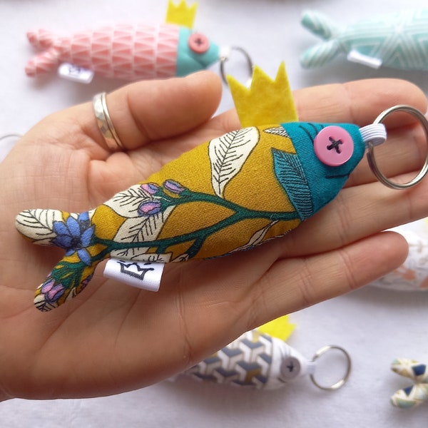 END OF SERIES, sardine keychain in colored fabric, fish, original and unique gift idea, made to measure and handmade