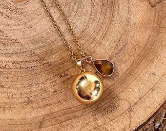 Magnifique et délicat bola de grossesse - collier de maternité pour joli cadeau - cage dorée grelot intégré non visible - Pierre Naturelle