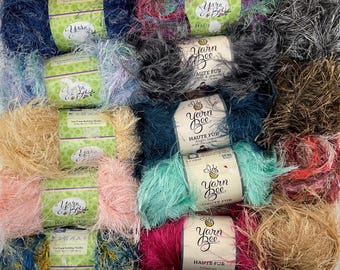 Garn Bee Haute Fur 8 färger tillgängliga 3,5 ounce Polyester