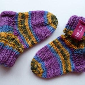 Hand knitted children&#39;s baby chicks ~ Gr. 16/17 ~ 0-4 months ~ sock-socks wool socks