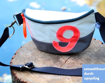 Bauchtasche, Hipbag, Gürteltasche aus recycelten Segeltuch