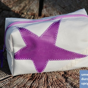 kleine Kosmetiktasche ist aus upcycling Segeltuch mit lila Stern